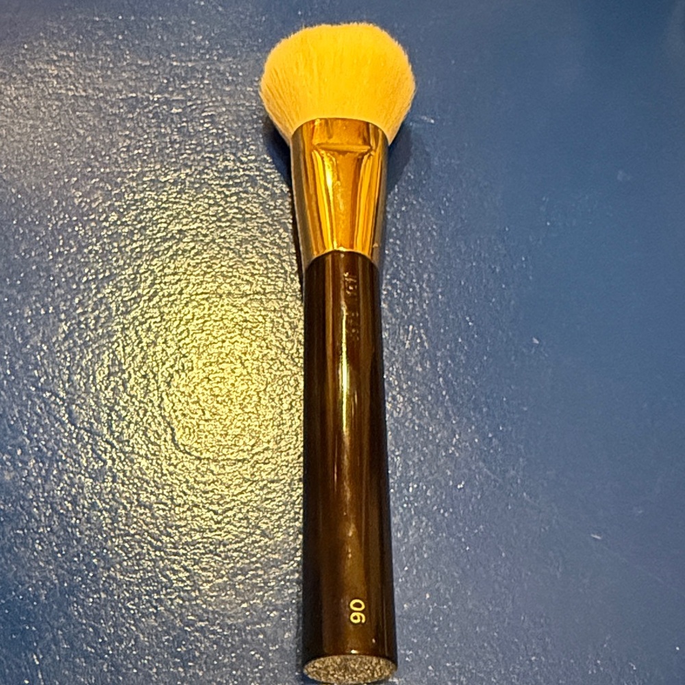 Tom Ford #6 cheek Makeup Brush - Picture 7 of 7